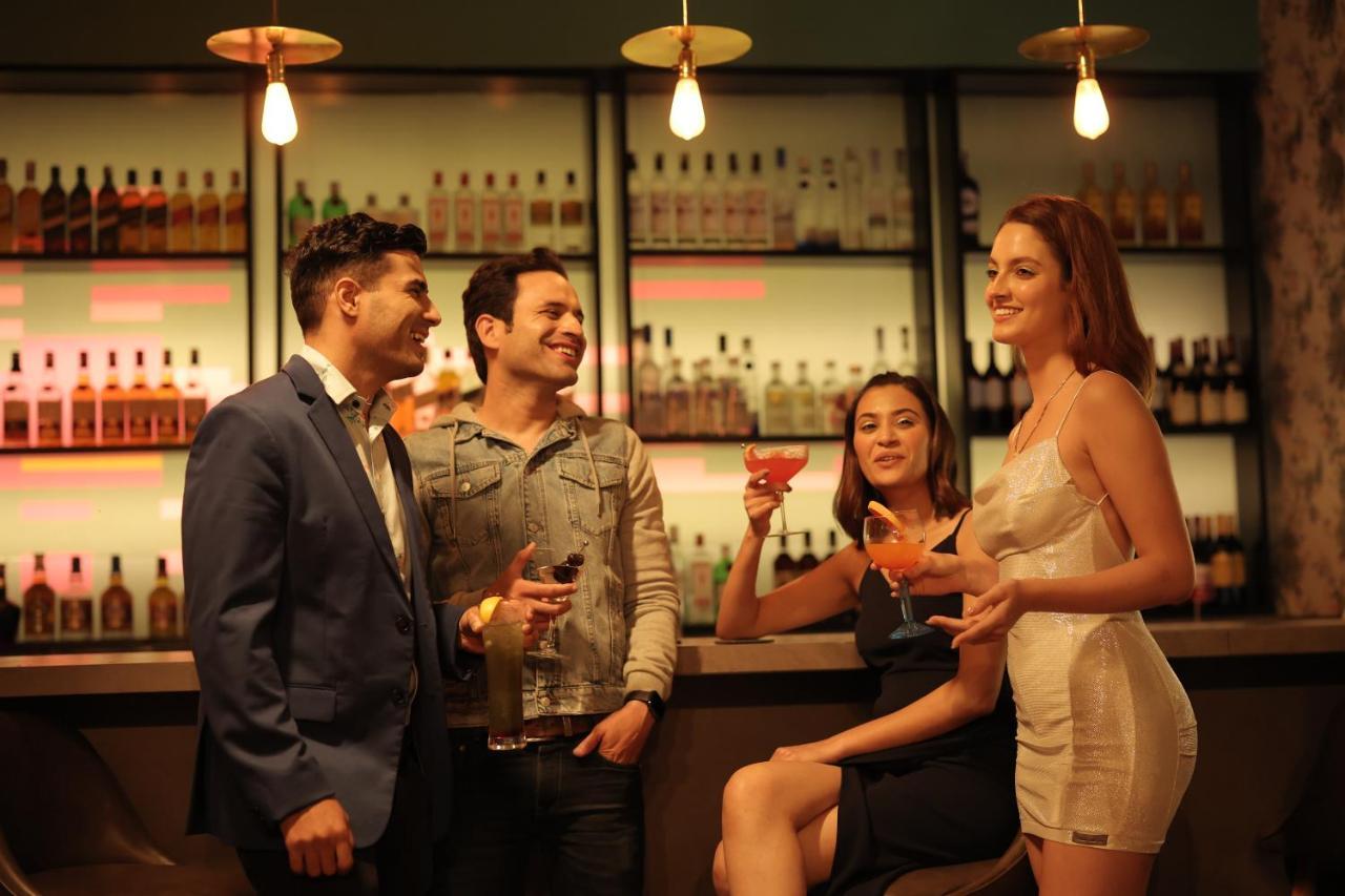 เอลอฟต์ นิวเดลี แอโรซิตี้ Hotel ภายนอก รูปภาพ A bar in Singapore