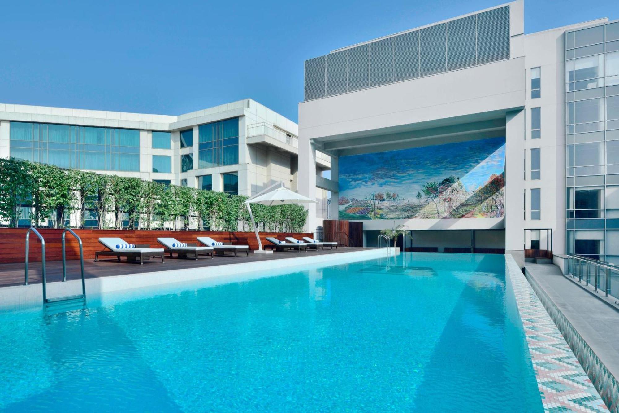 เอลอฟต์ นิวเดลี แอโรซิตี้ Hotel ภายนอก รูปภาพ The swimming pool at the hotel